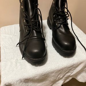 NWOT men waterproof work boots size 14w